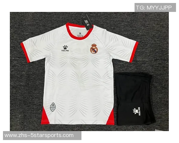 提升球技的秘密武器足球训练服的选择与搭配技巧分享 提升球技的秘密武器足球训练服的选择与搭配技巧分享